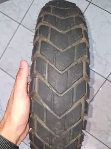 PNEU PIRELLI 110 90 17 # USADO #