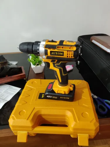 Vendo Parafusadeira/Furadeira Auxom 48v.Bateria de longa duração 7000mAh (Função Impacto.)