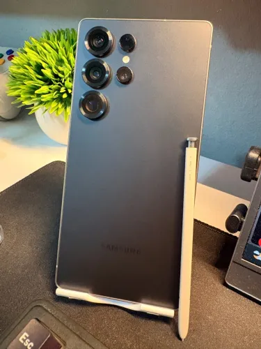 Samsung Galaxy S25 Ultra 256GB 12GB RAM (praticamente novo)