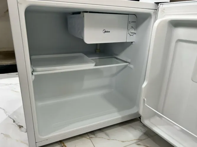 Frigobar Midea 220v