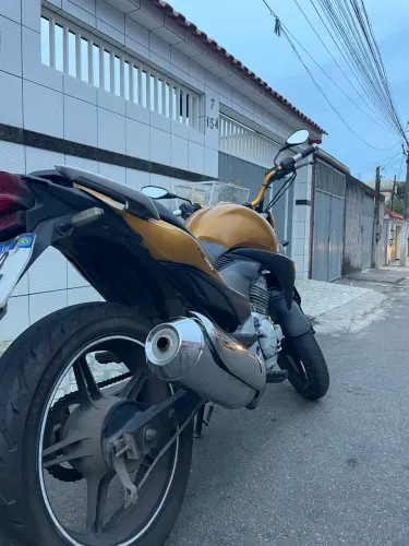CB 300r dourada, 2010