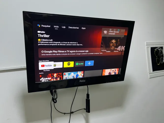 Televisão Philco 24 polegadas ( Com suporte articulado e aparelho para Smart)