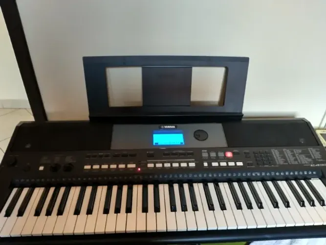 Yamaha PSRe433 