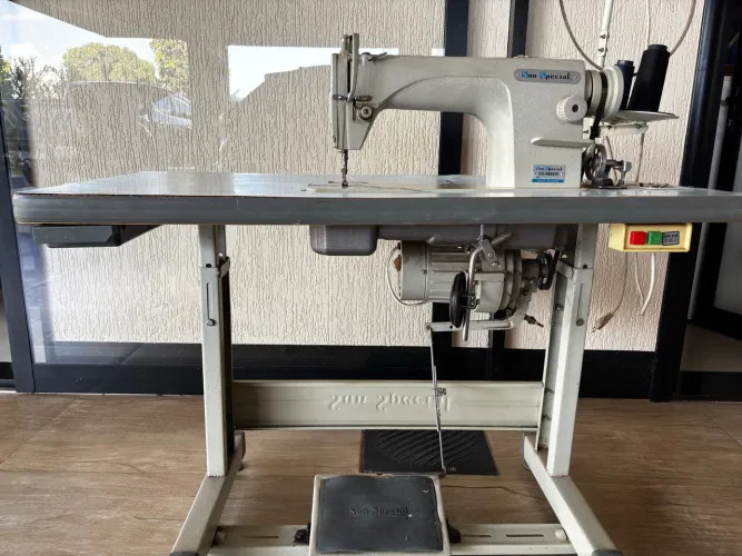 Máquina de costura industrial reta Sun Special 