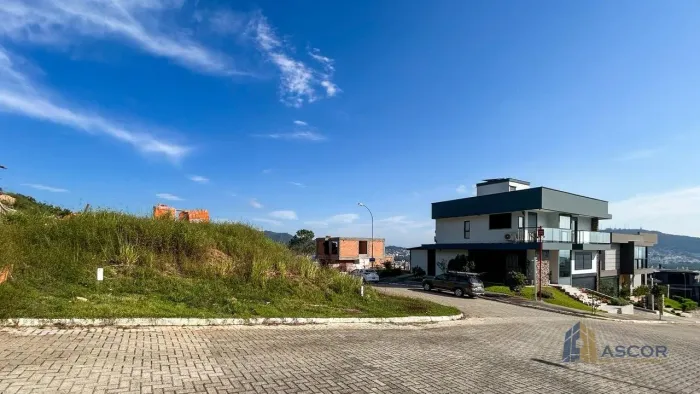 Terreno com Vista Mar à Venda no Itacorubi Florianópolis 1.023m² em Loteamento Alto Padrão