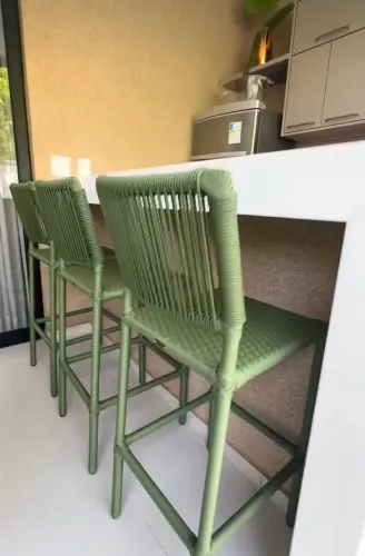 Banqueta em fibra sintética
