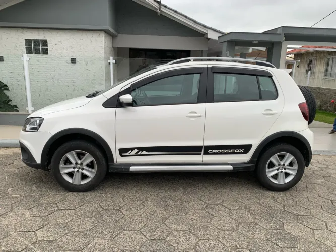 Volkswagen Crossfox 1.6 MI Total Flex 8V 5P 2011