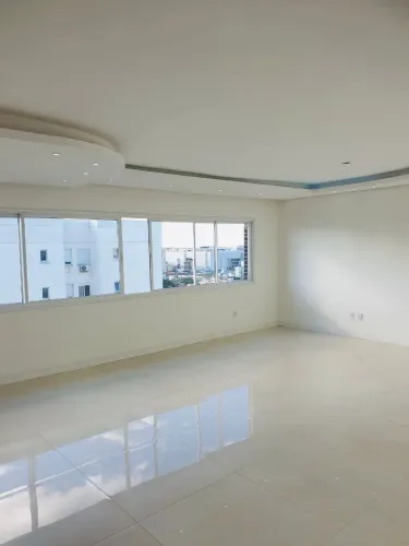 Apartamento 3 dormitorios, suíte, 1 dorm. transformado em Closet, 2 vagas, próximo Shoppin