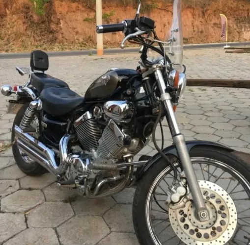 VENDE-SE Yamaha Virago XV 535.