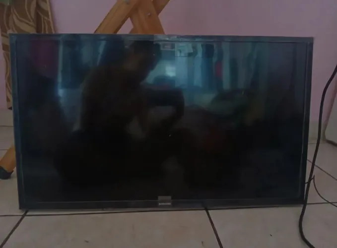 Tv samsung 40" com tela quebrada - para conserto ou retirada de peças