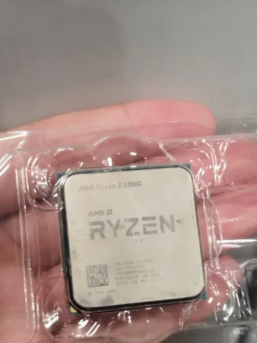 Processador Ryzen 3 3200G 3,6 GHz Vídeo integrado Vega 8 2GB Funcionando perfeitamente