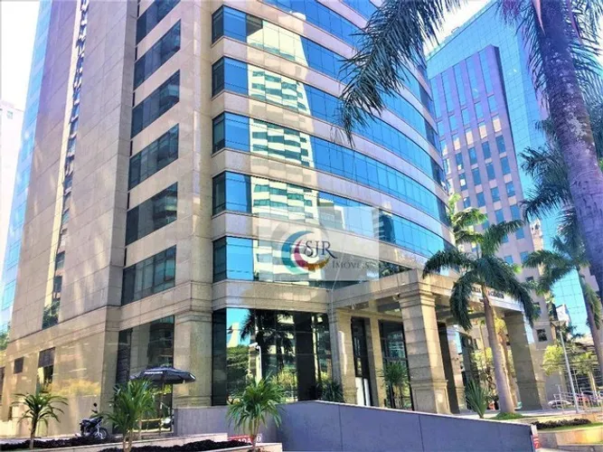 Sala comercial de 589,00m² com 15 vagas de garagem. Edifício com gerador para área comum e