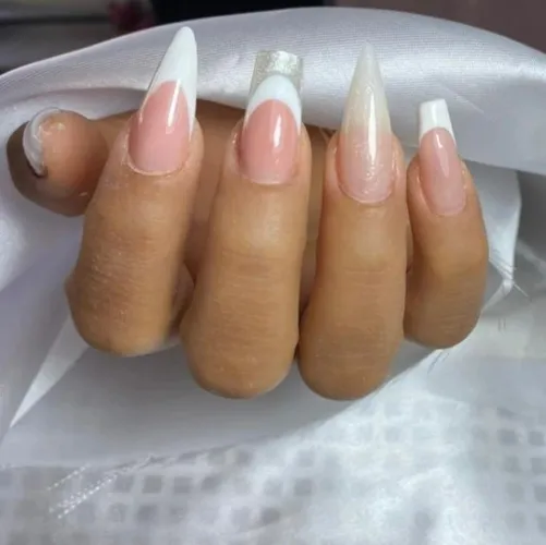 Manicure - Alongamento Francesa Reversa em Acrílico - No Setor Garavelo