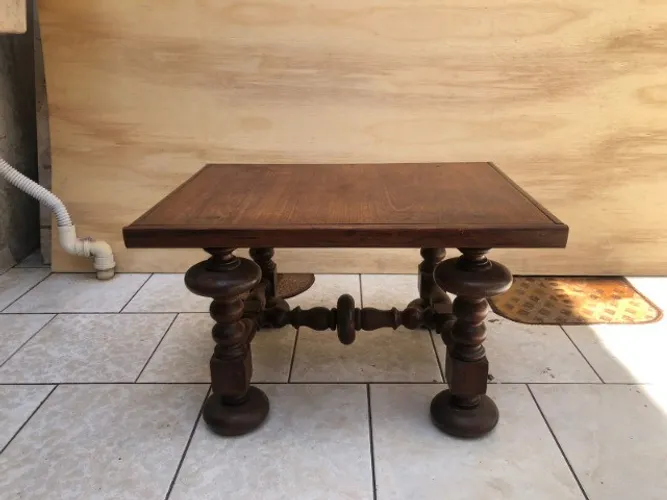 Mesa Lateral Estilo Manuelino