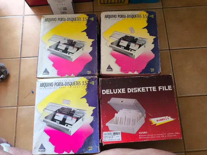 Caixa de armazenamento para disquetes 3.5 - Clone