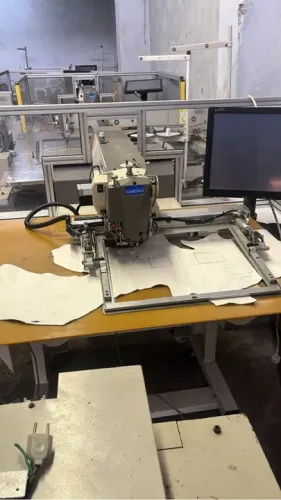 Máquina de costura programada