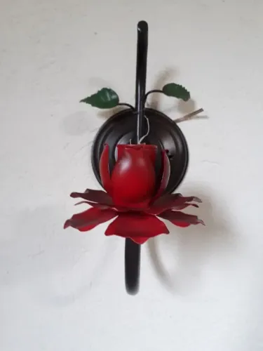 Lustre de Parede em Ferro com Design de Flor Vermelha