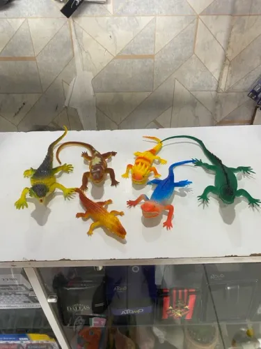 Kit de 8 lagartos de plástico para brincar