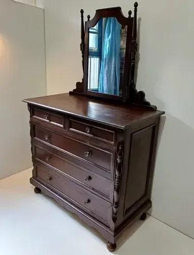 Cômoda vintage C/ espelho impecável