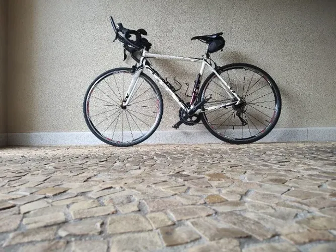 Bicicleta de Speed com peças Shimano - quadro tam 51 First