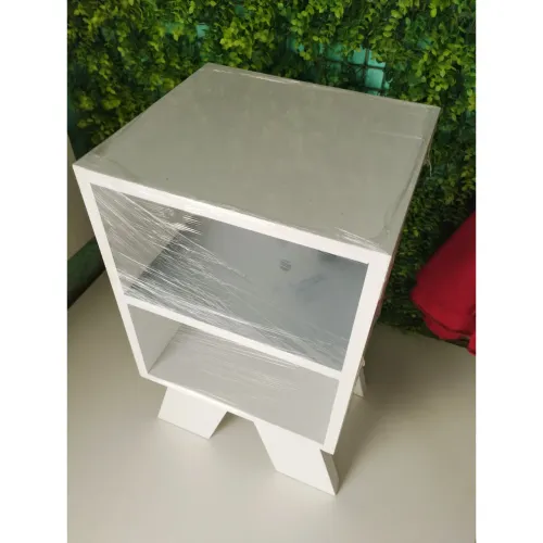 Mesa de Cabeceira/ Criado mudo