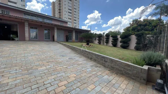 Sobrado para locação no centro em Cascavel