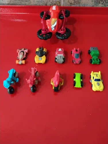 Lote carrinhos Kinder ovo