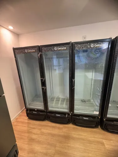 Cervejeira Geladeiras/Expositores 3 portas 1450 litros Gelopar