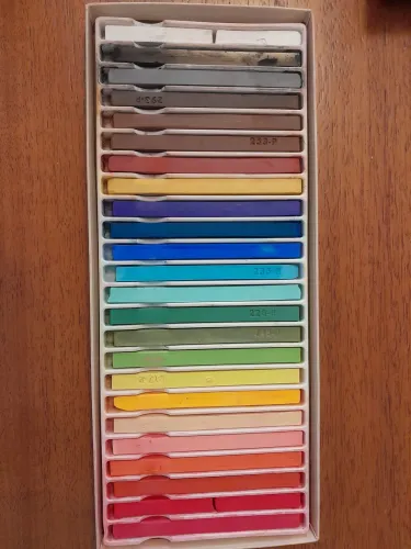 Caixa de lápis de cor pastel