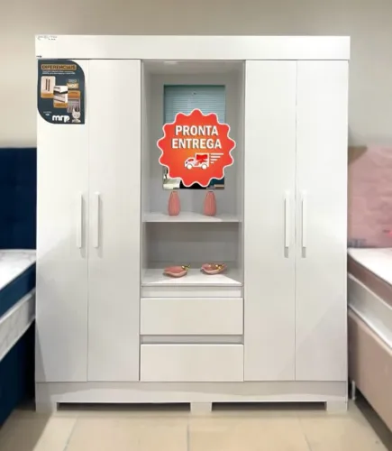 "Organização com Elegância: Guarda-Roupa Isabely 4 Portas com Espelho, Pés e Práticas Gave