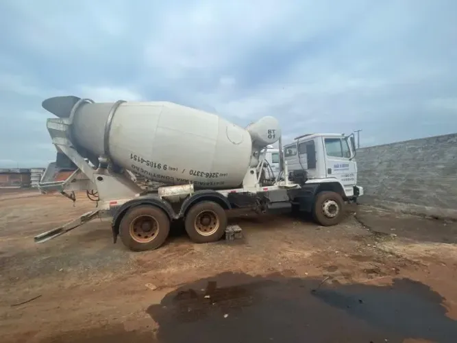 CAMINHAO BETONEIRA MB 2423 B