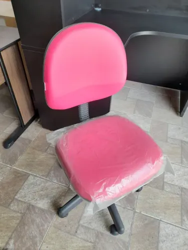 Cadeira Giratória Rosa - Nova!