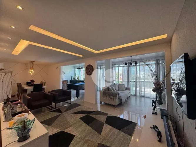 Vendo cobertura 4 quartos sendo 2 suítes no Recreio dos Banseirantes.