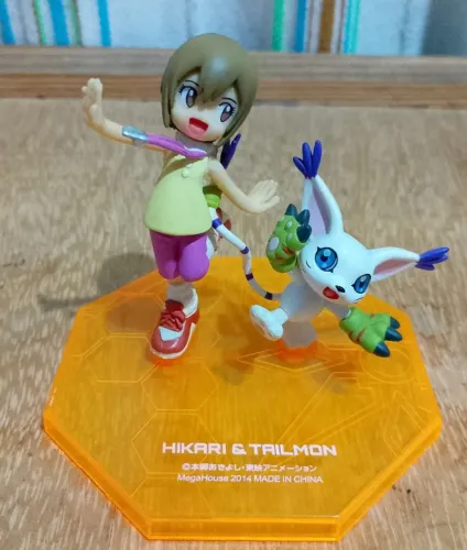 Boneco digimon Hikari e Tailmon Megahouse Bootleg