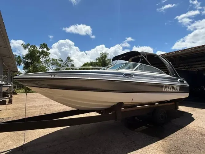Lancha Evolution 265 - Ano 2007 - Mercruiser 4.3 - 220Hp