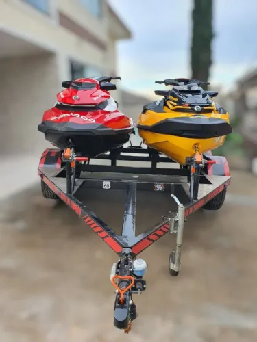 Kit completo com 2 jet ski e carreta