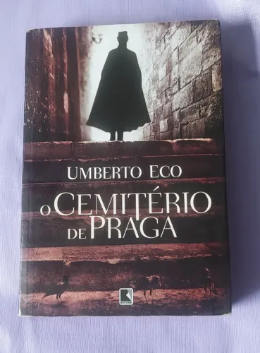 SÃO DOIS LIVROS* O Cemitério de Praga - Umberto Eco / O Espadachim de Carvão.