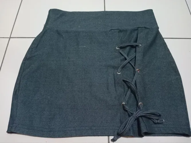Saia Jeans com Detalhe em Amarração