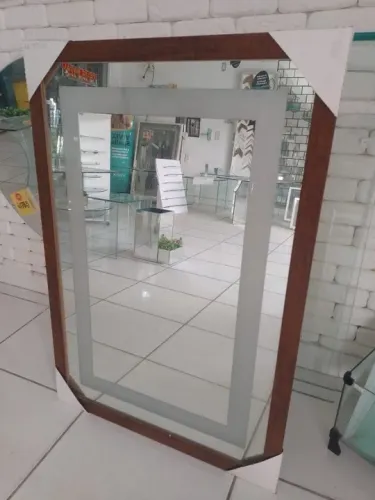 Espelho com moldura