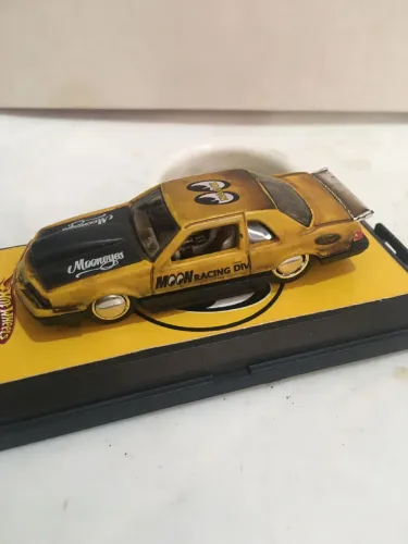 Miniatura Customizada MOON bem detalhado 