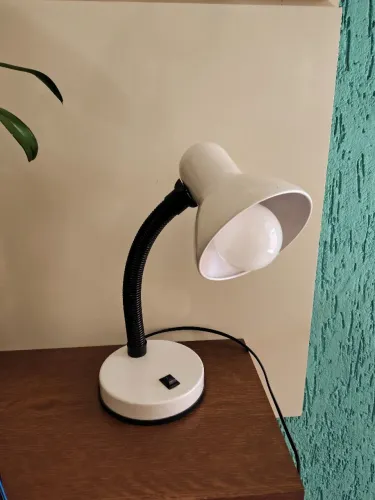 Abajur de mesa com design retrô