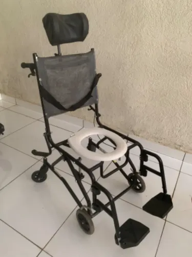 Cadeira de Banho com Assento Sanitário e Apoio de Cabeça