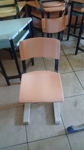 Conjunto de mesas e cadeiras 