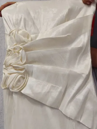 Bazar de VESTIDOS especiais, PREÇO DE CADA UM R$169,00