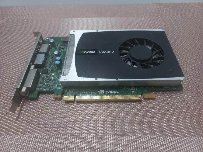 Placa de vídeo PCI-E NVIDIA Quadro 2000 1GB/128bits - Q2000