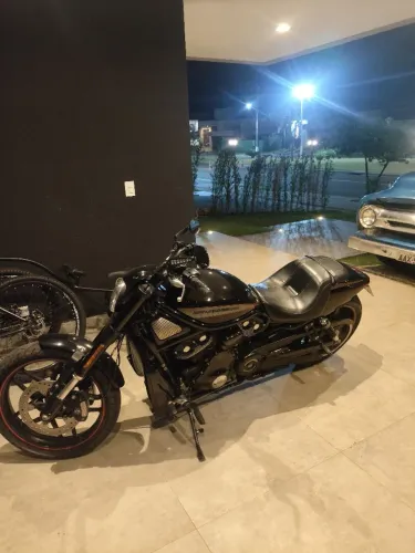 Harley Davidson v-rod para pessoas exigentes ano 2015 com apenas 4900 quilômetros 
