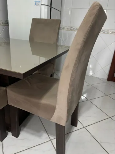 Mesa com 4 cadeiras
