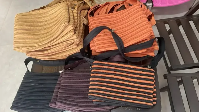 Lote Bolsas feitas de ziper cores variadas