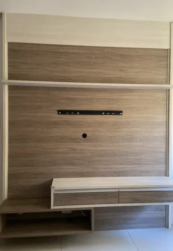 Rack com Painel para TV até 75 Polegadas - Design Moderno e Excelente Estado