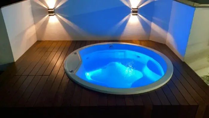 VI- banheira de hidromassagem redonda com aquecedor